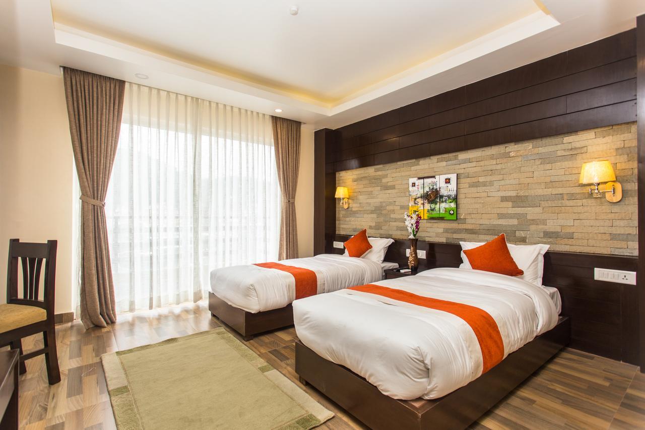 โพธิ สวีท บูทิก โฮเต็ล แอนด์ สปา Hotel โพคารา ภายนอก รูปภาพ